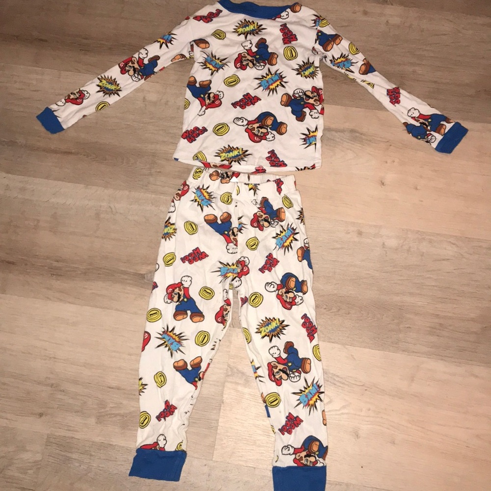 Super Mario Bros Pajama Set Size 5 Nintendo EUC
